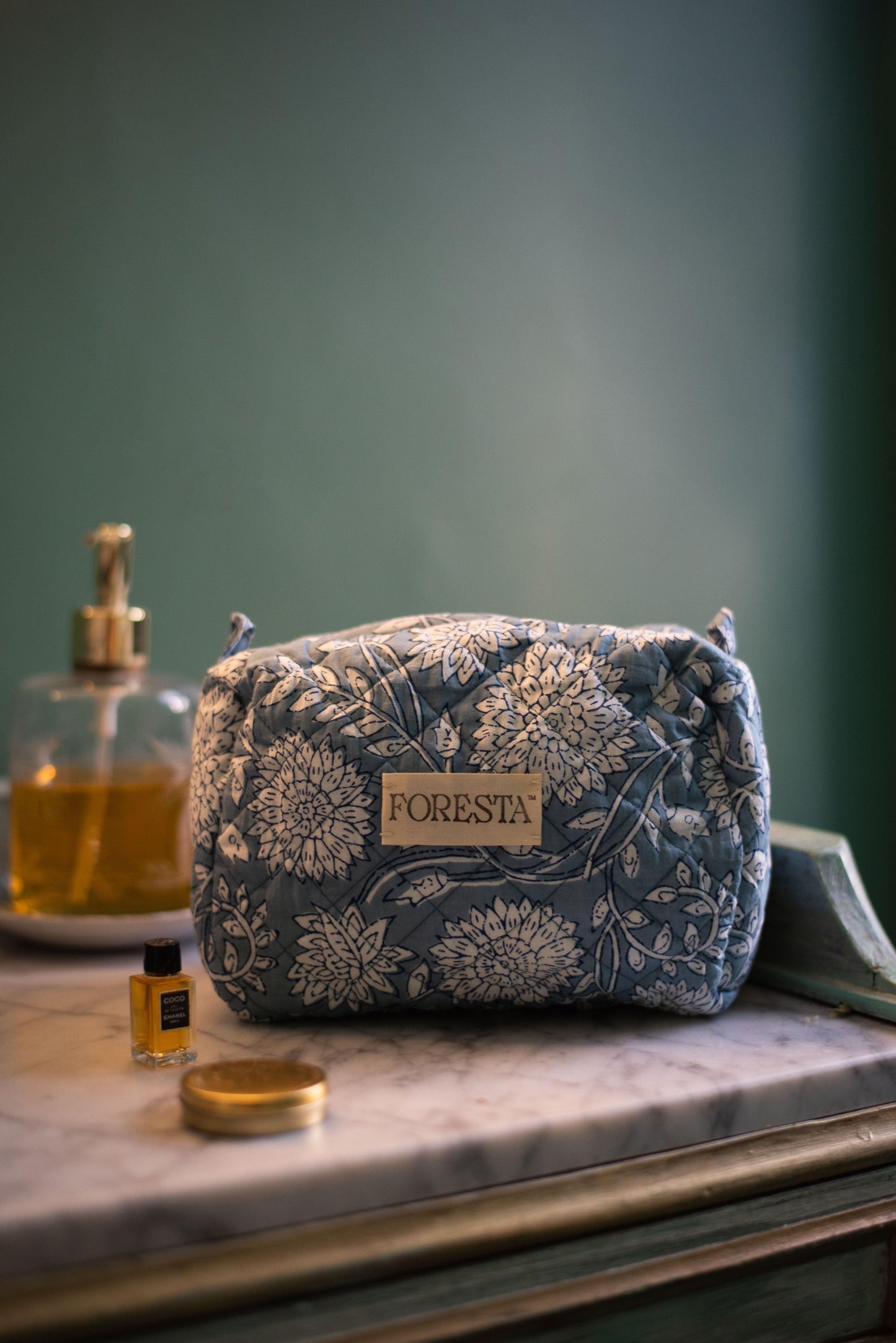 Blue quilted makeup bag - Foresta